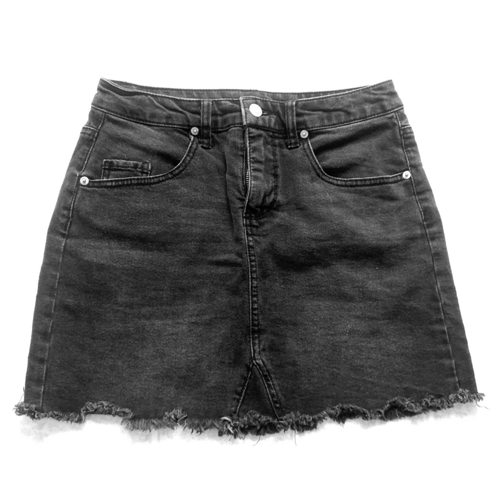 Super Cute Size 6 Black Denim Mini, Raw Hem